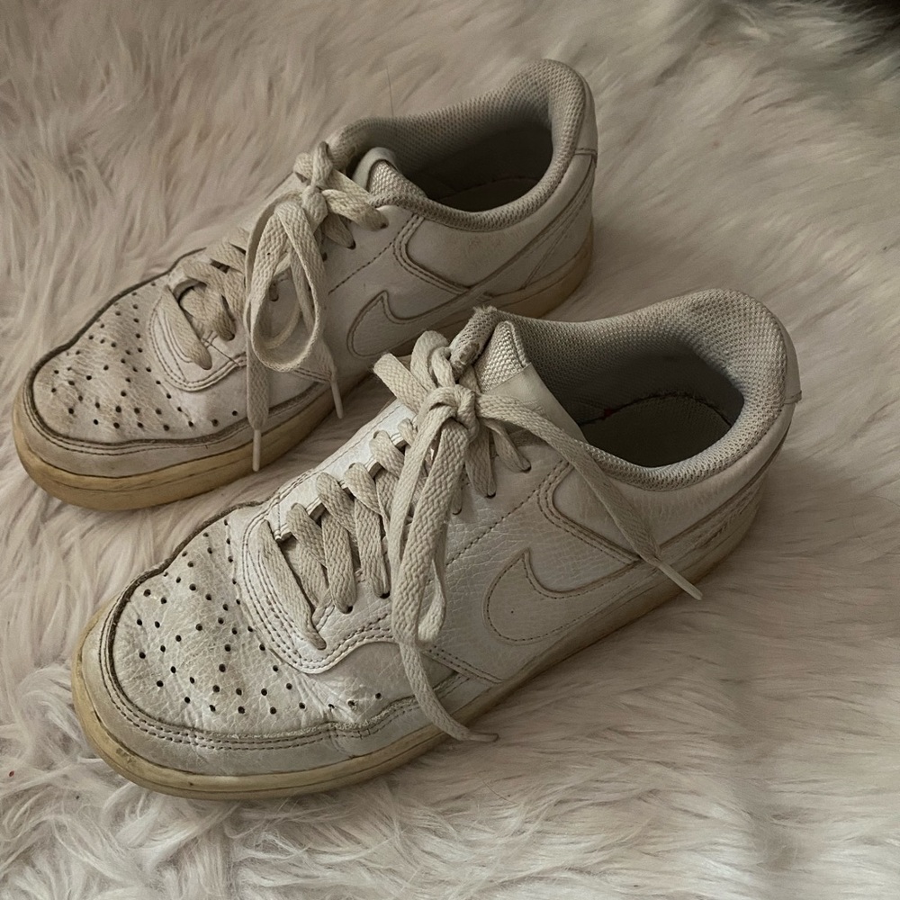 SOLD on curtsy 🛍 Nike Court vision